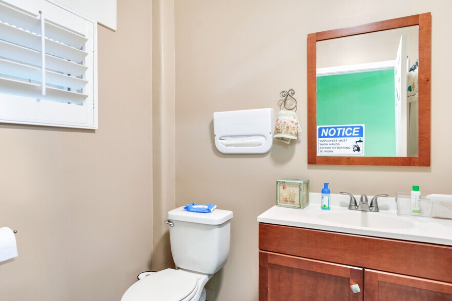 More Photos Of 8657-8659 Sierra Ave, Fontana Storefront For Sale