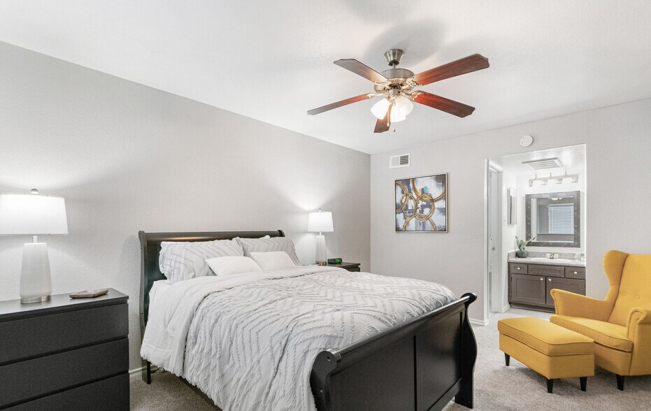 More Photos Of 8600 S Course Dr, Houston Apartments For Sale