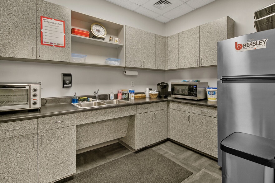 More Photos Of 1876 Bureau Dr, Fayetteville Medical For Sale