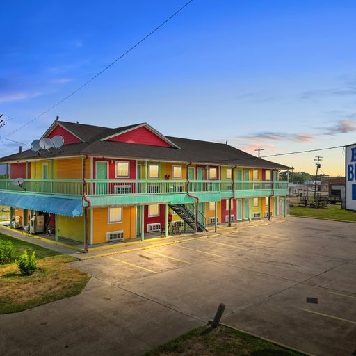 Primary Photo Of 928 8th Ave N, Texas City Hotel For Sale