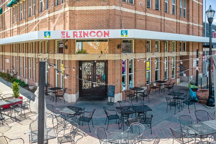 More Photos Of 1114 Elm St, Carrollton Storefront Retail Residential For Sale