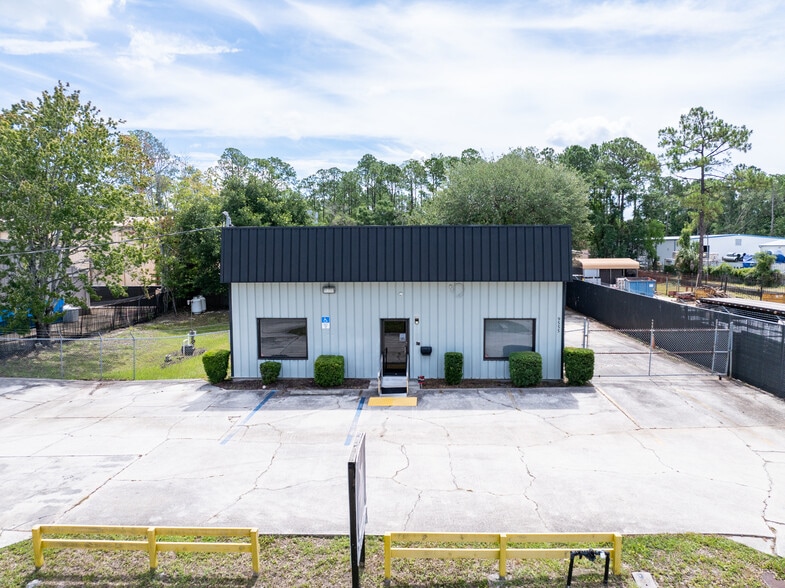 More Photos Of 9555 Sunbeam Center Dr, Jacksonville Warehouse For Sale