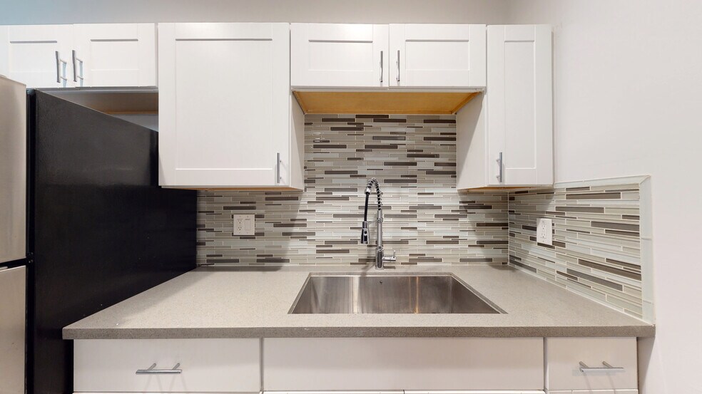 More Photos Of 250 S Kenmore Ave, Los Angeles Apartments For Sale