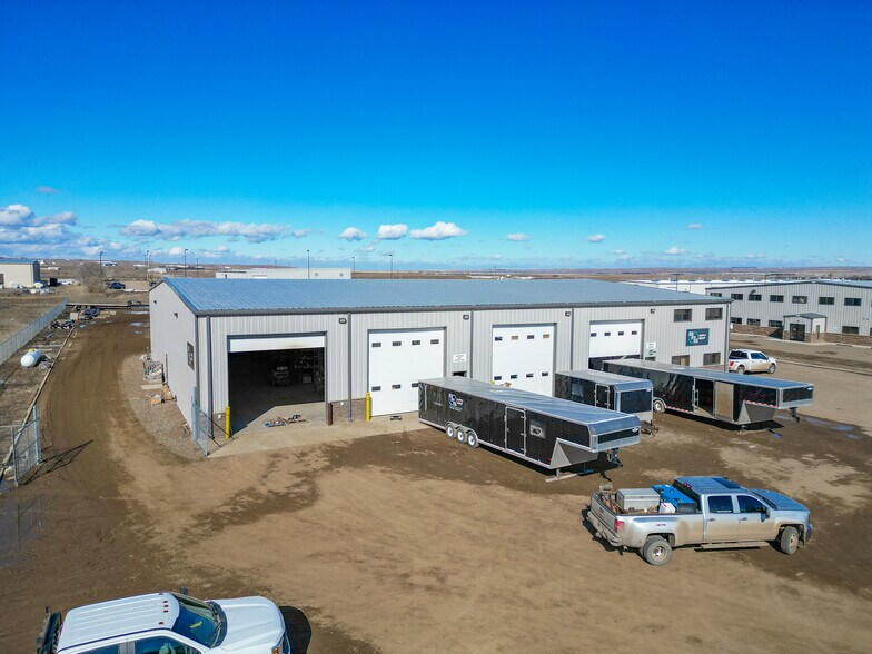 More Photos Of 509 Well St, Williston Warehouse For Lease