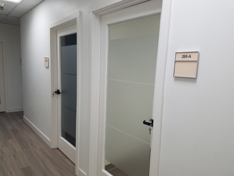 More Photos Of 2503 Eastbluff Dr, Newport Beach Medical For Lease