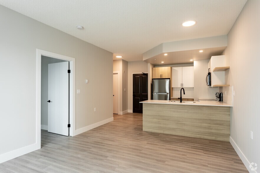 More Photos Of 10015 103 Av NW, Edmonton Apartments For Sale