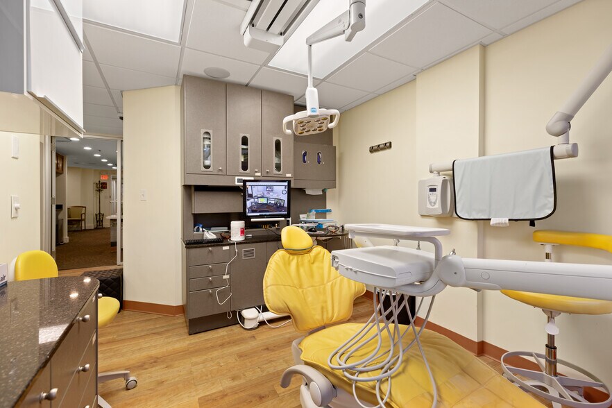 More Photos Of 1842 Beacon St, Brookline Medical For Sale