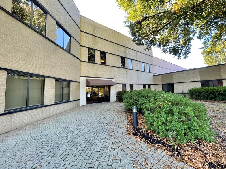 More Photos Of 13203 N Enon Church Rd, Chester Office For Sale