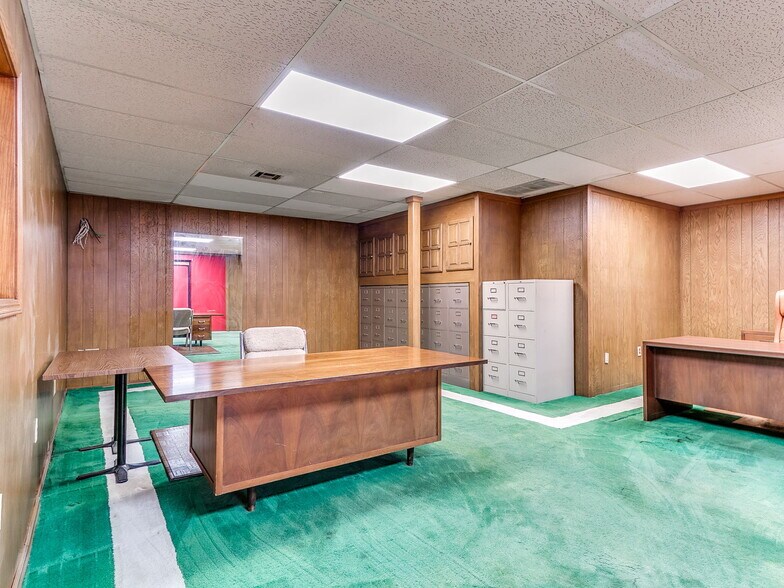 More Photos Of 6700 S Western Ave, Oklahoma City Office For Sale