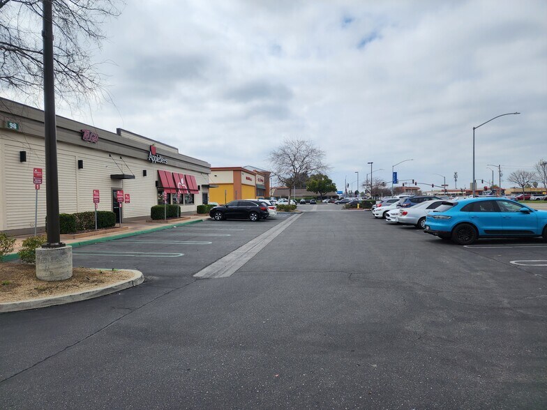 More Photos Of 98 E Shaw Ave, Clovis Restaurant For Sale