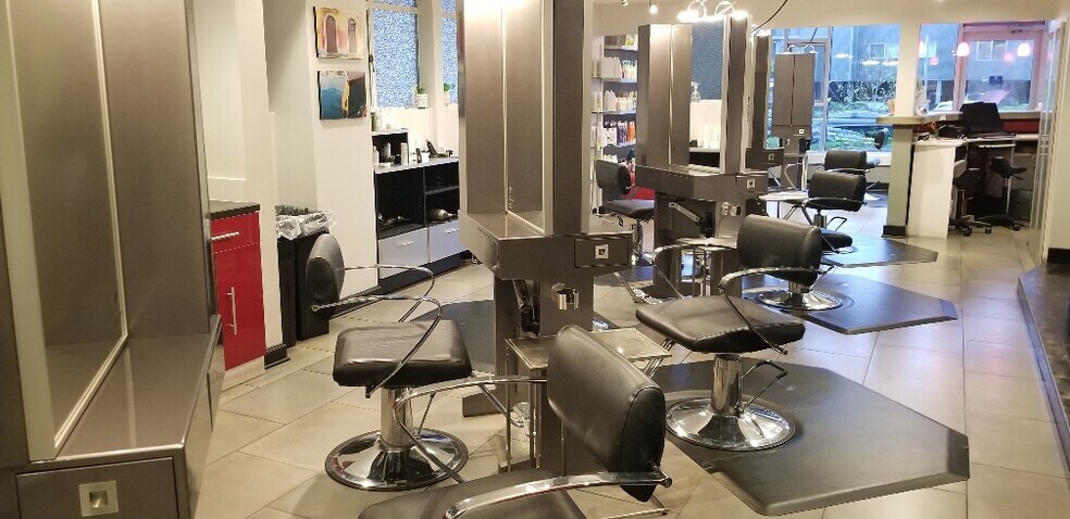 More Photos Of 536 5th Ave W, Seattle Office Residential For Sale