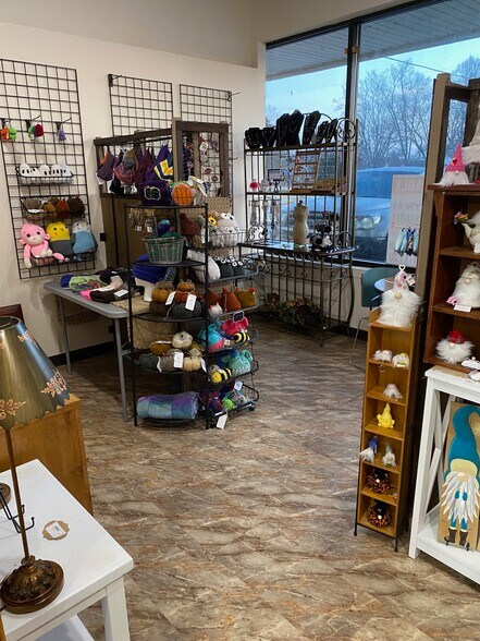 More Photos Of 7507 N 2nd St, Machesney Park Storefront Retail Office For Lease