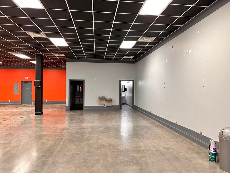 More Photos Of 2019 Fort Campbell Blvd, Clarksville Storefront Retail Office For Lease