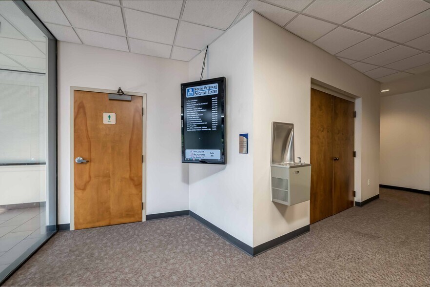 More Photos Of 6003 Veterans Pky, Columbus Office For Lease