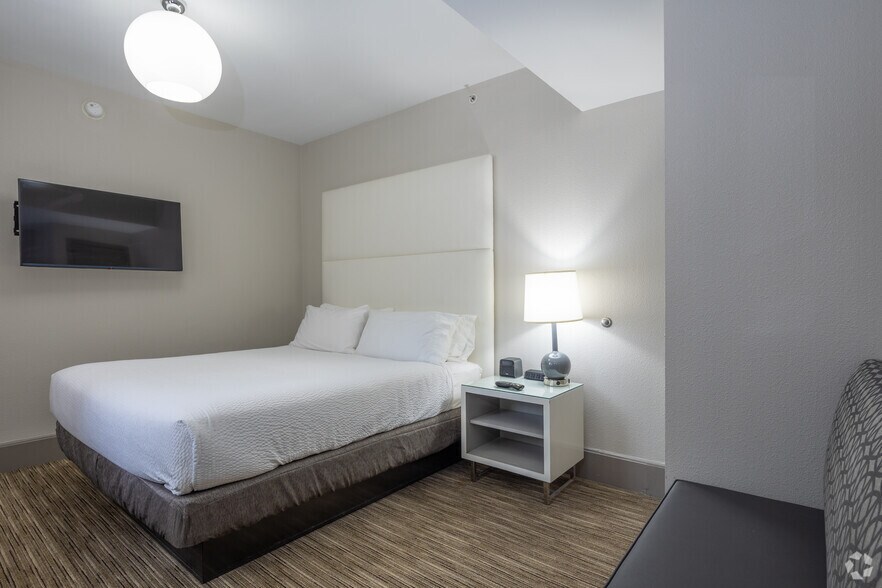 More Photos Of 640 N Wabash Ave, Chicago Hotel For Sale