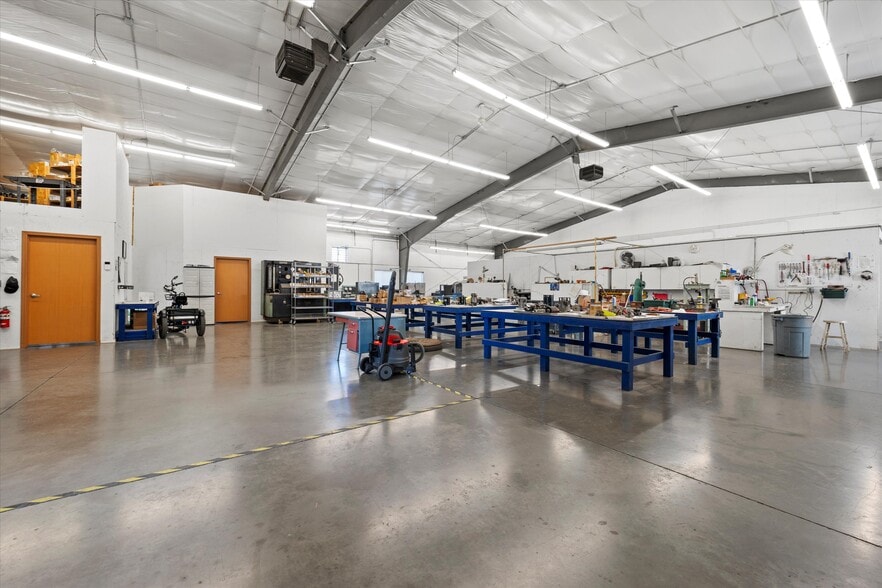 More Photos Of 720 E 3rd Ave, Moses Lake Manufacturing For Sale