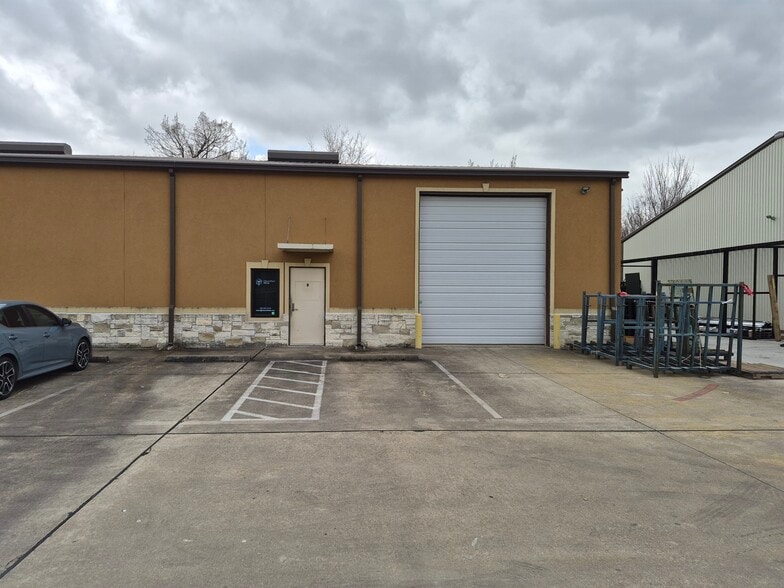 More Photos Of 13626 Kluge Rd, Cypress Industrial For Lease