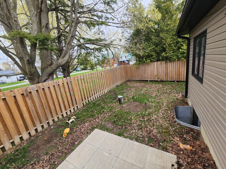 More Photos Of 32 David St, Spencerville Apartments For Sale