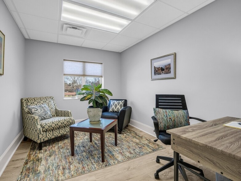 More Photos Of 1612 Asheville Hwy, Hendersonville Office For Sale