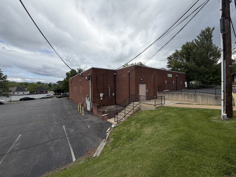 More Photos Of 2100 Ferry St, Easton Medical For Lease