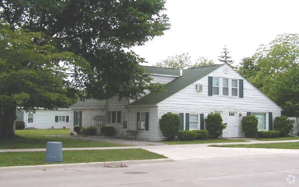 More Photos Of 8137-8145 Macomb St, Grosse Ile Apartments For Sale