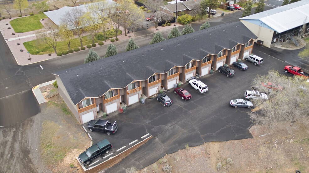 More Photos Of 580 SE Duke St, Madras Apartments For Sale