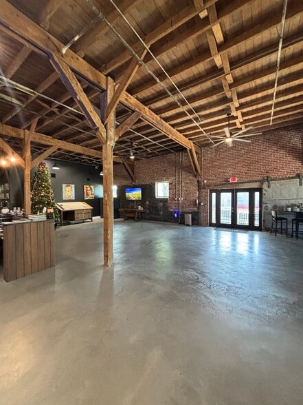 More Photos Of 3715 E 7th Ave, Tampa Office For Lease