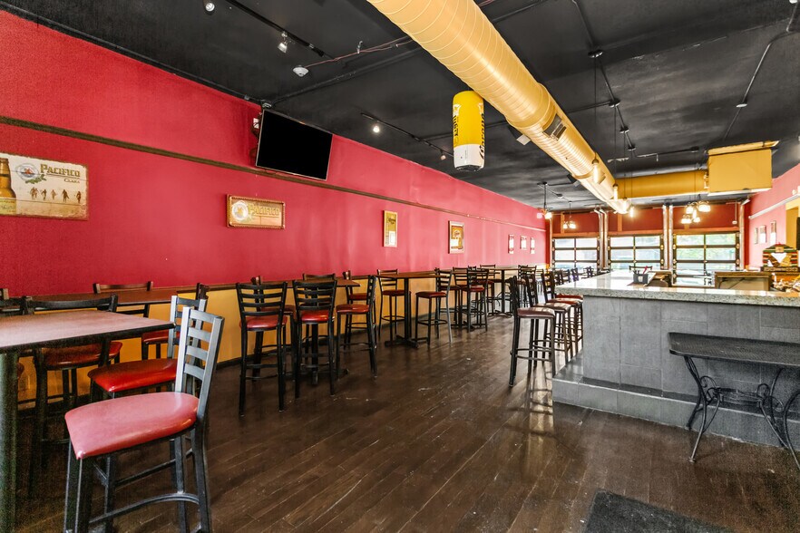 More Photos Of 8018-8020 Lincoln Ave, Skokie Restaurant For Sale