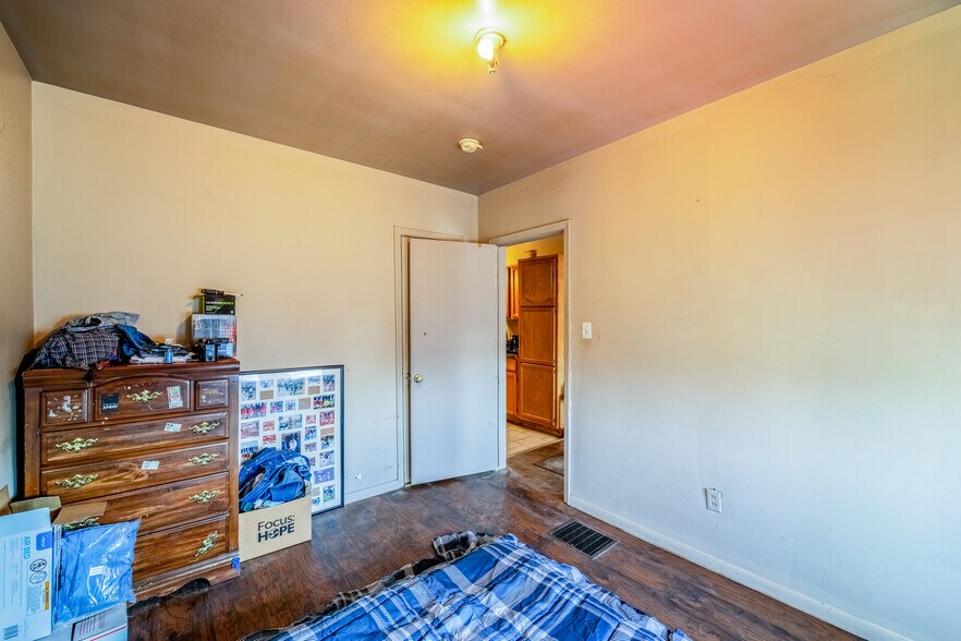 More Photos Of 19430 W Warren Ave, Detroit Specialty For Sale