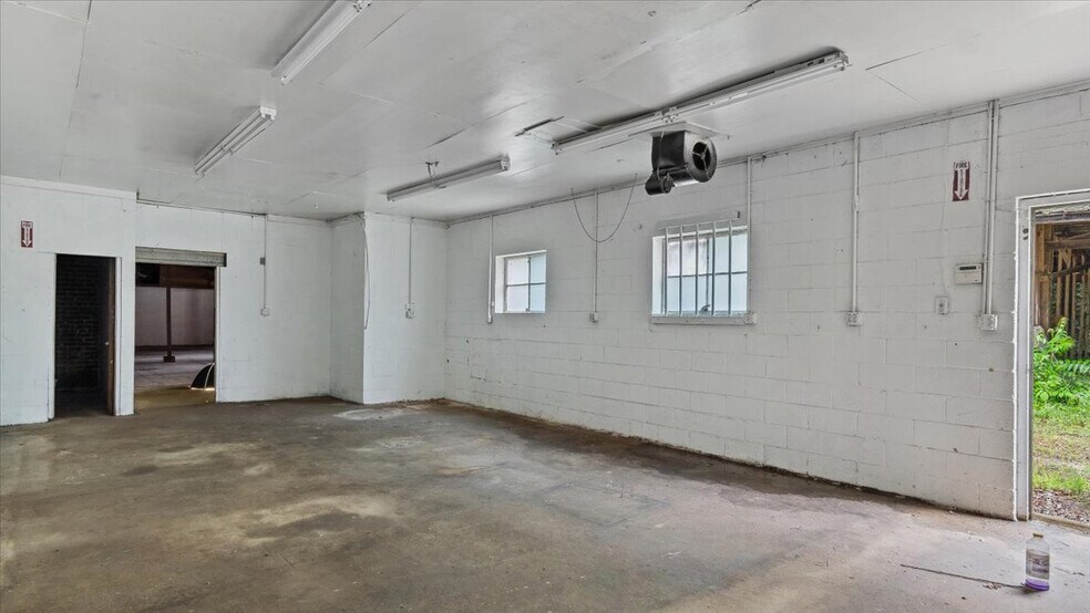 More Photos Of 123 N Main St, Warrenton Storefront For Sale