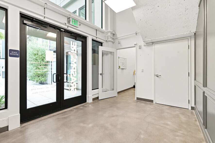 More Photos Of 1717 17th St, San Francisco Apartments For Lease