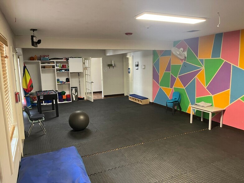 More Photos Of 104 Northwest Dr, Round Rock Daycare Center For Sale