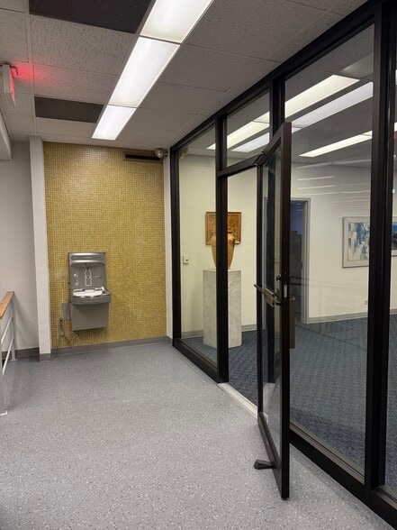 More Photos Of 706 N Main St, Rockford Medical For Lease