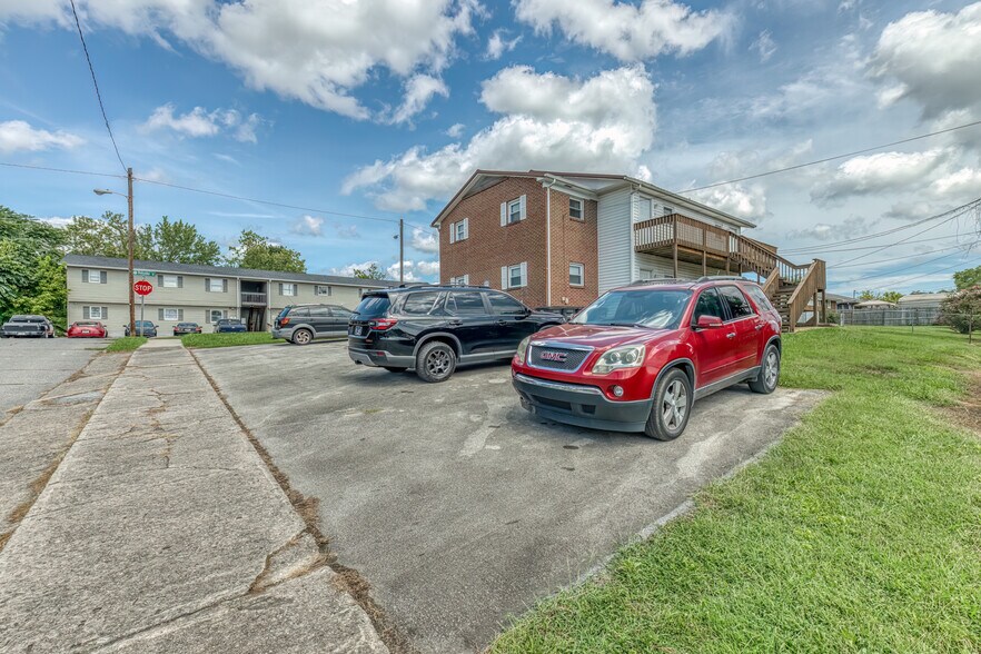 More Photos Of 1300 Holyoke St, Kingsport Apartments For Sale