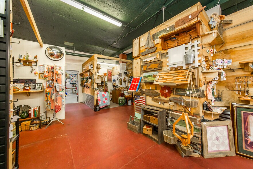 More Photos Of 223 W Main St, Mountain View Storefront For Sale