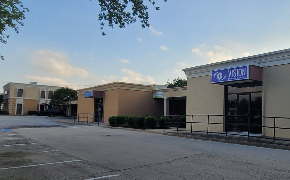 Primary Photo Of 1340 S main St, Grapevine Office For Sale