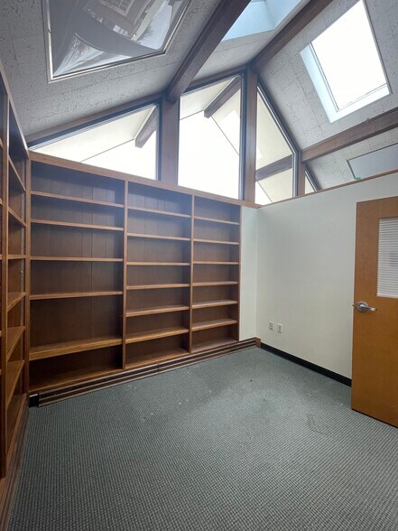 More Photos Of 925 N Michigan Ave, Saginaw Medical For Sale