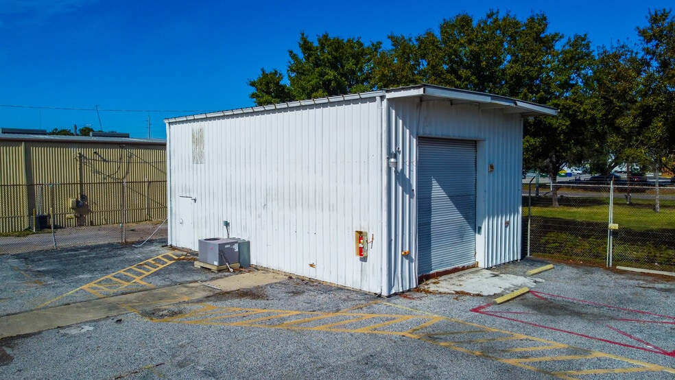 More Photos Of 9801 Palm River Rd, Tampa Truck Terminal For Lease