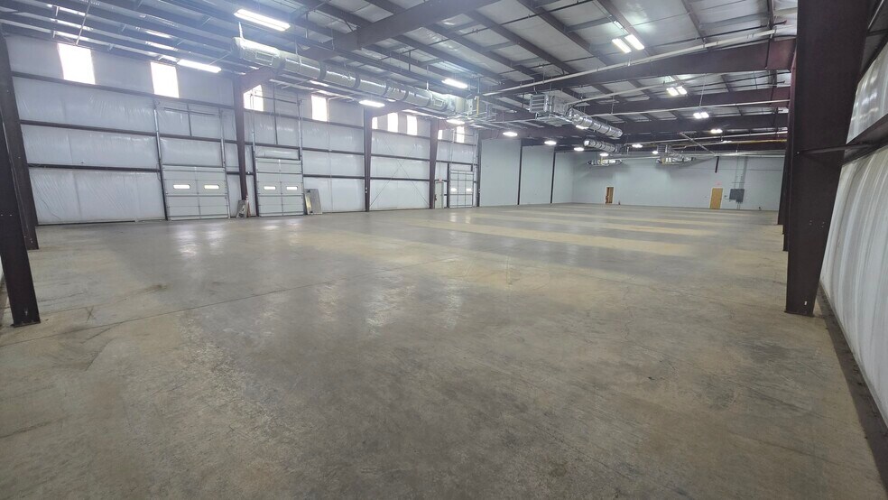 More Photos Of 129 Oakpark Dr, Mooresville Light Manufacturing For Lease
