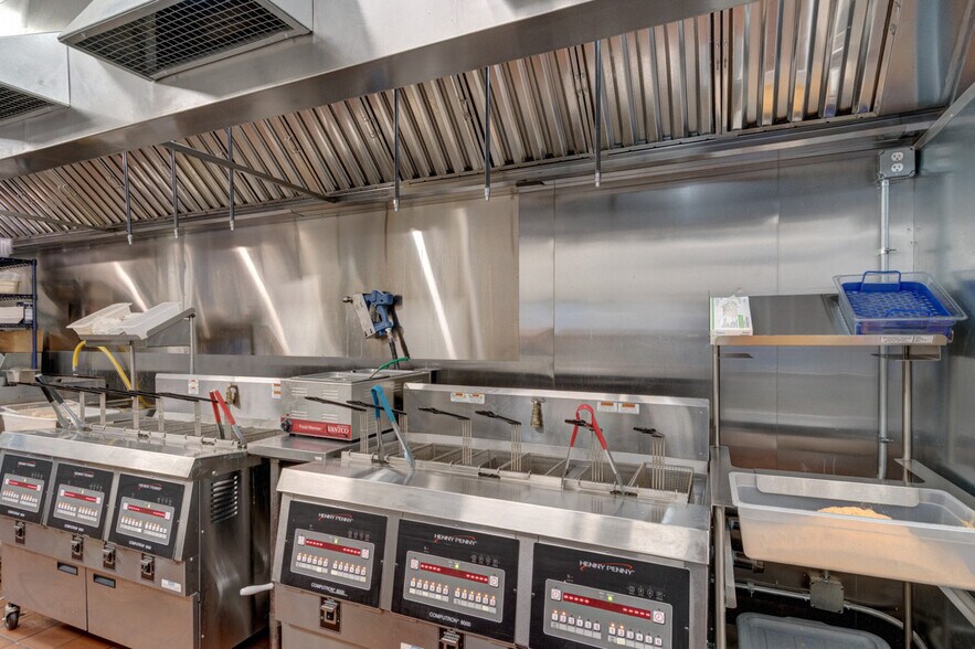More Photos Of 351 Southland Dr, Lexington Fast Food For Sale