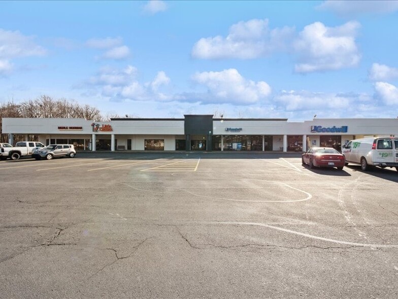 More Photos Of 2055 Gratiot Blvd, Marysville Unknown For Lease