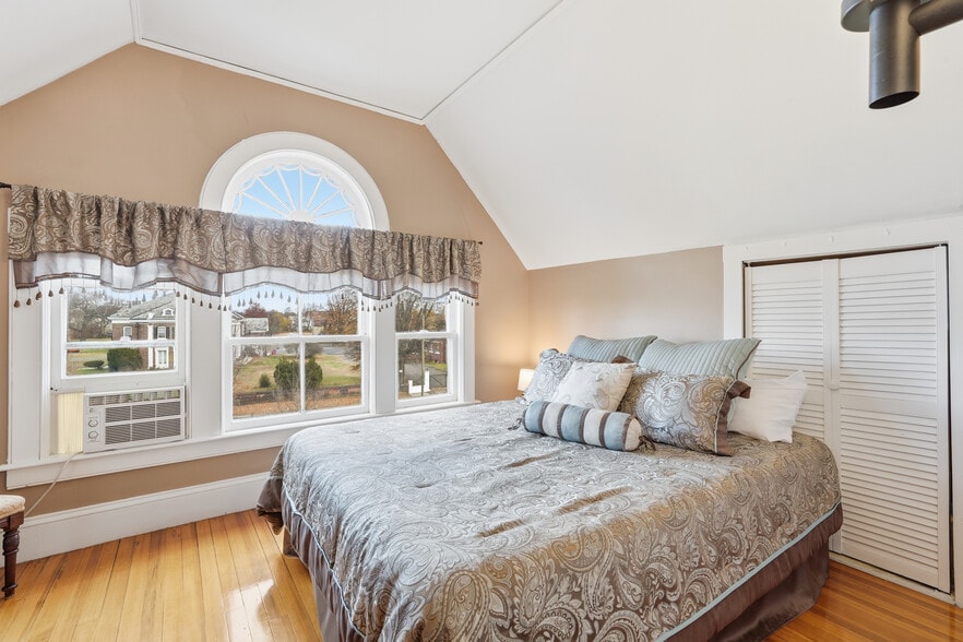 More Photos Of 270 Maple St, Springfield Hospitality For Sale