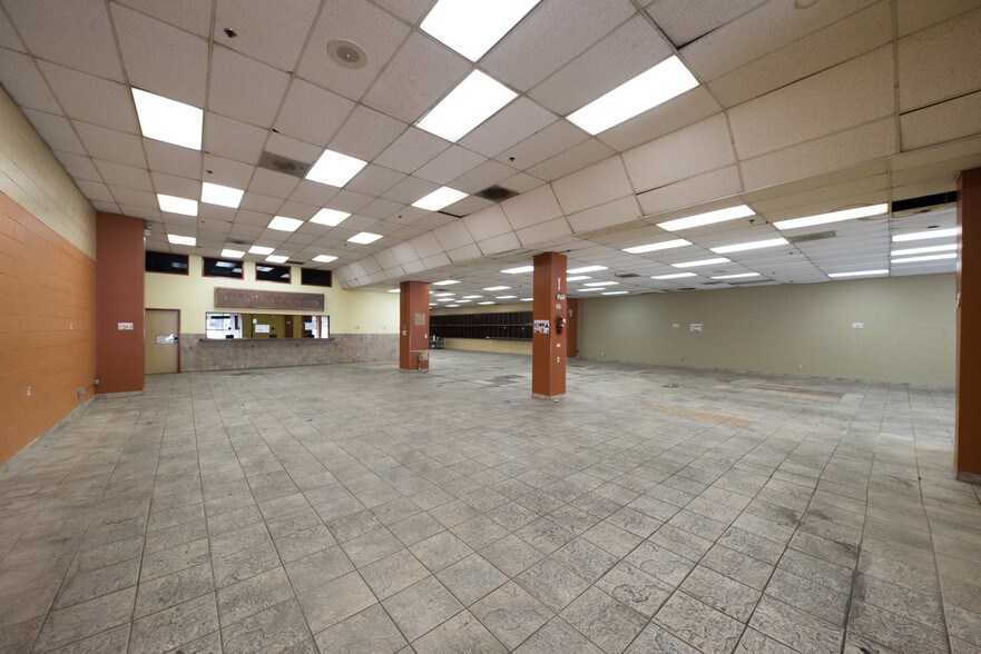 More Photos Of 7000 Pacific Blvd, Huntington Park Office For Sale