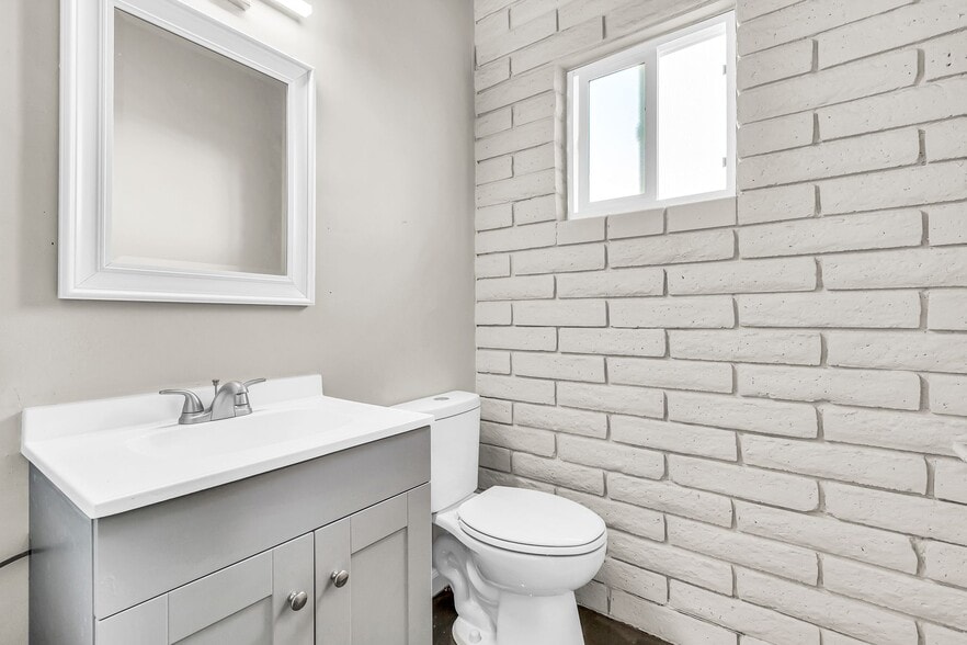 More Photos Of 78 W Ray Rd, Chandler Convenience Store For Lease