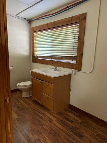 More Photos Of 8393 N Lake Blvd, Kings Beach Showroom For Sale