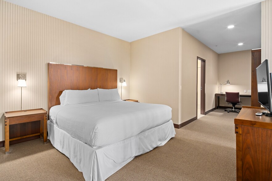 More Photos Of 22406 Pacific Highway South, Des Moines Hotel For Sale