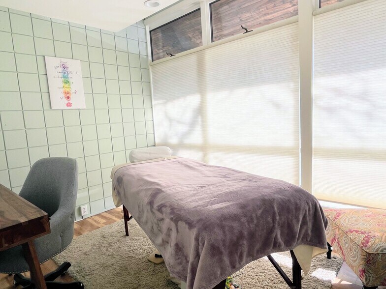 More Photos Of 24 Salt Pond Rd, Wakefield Medical For Lease