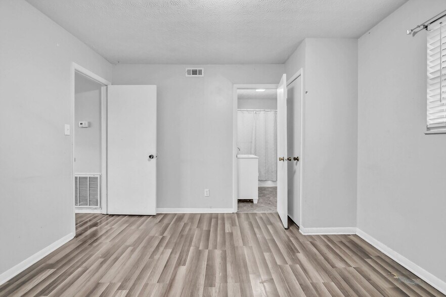 More Photos Of 211 Elyria Dr, Knoxville Apartments For Sale