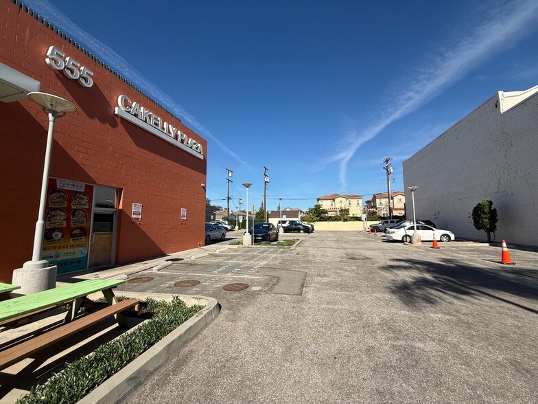 More Photos Of 535-611 W Main St, Alhambra Storefront Retail Office For Lease