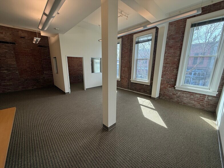 More Photos Of 601-605 Main St, Woodland Office For Lease